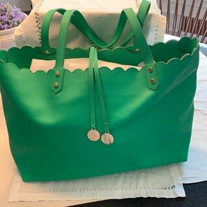Kelly Green Prestige Scallop Tote.